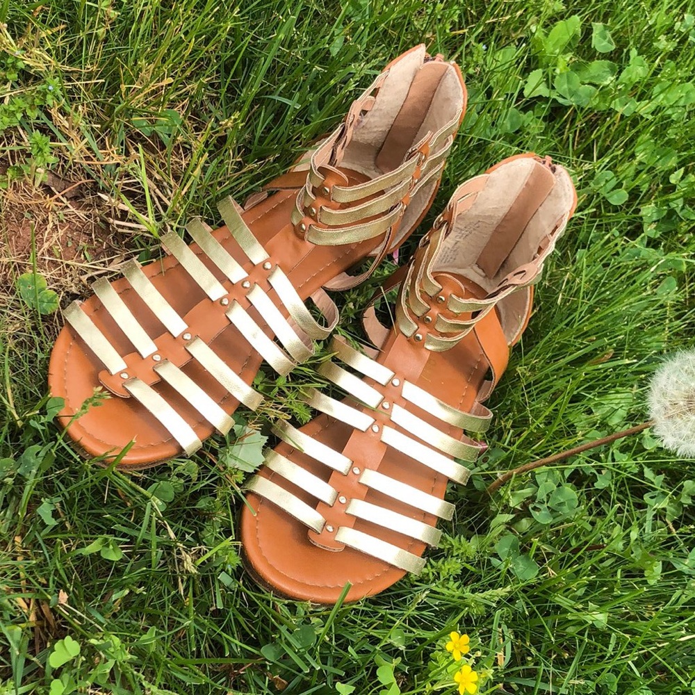 Madden Girl Gold Gladiator Sandals 👡 ✨|| Size 5 - Picture 3 of 5